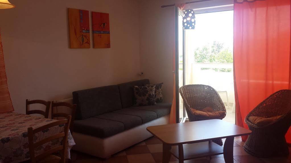 Apartments Leticia バスカ エクステリア 写真